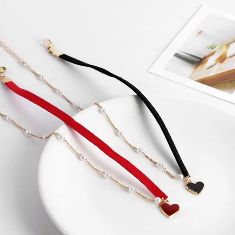 ❤️ Awesome Faux Pearls Metallic Heart Mismatched chain Choker in red or black ❤️ - Picture 8 of 10